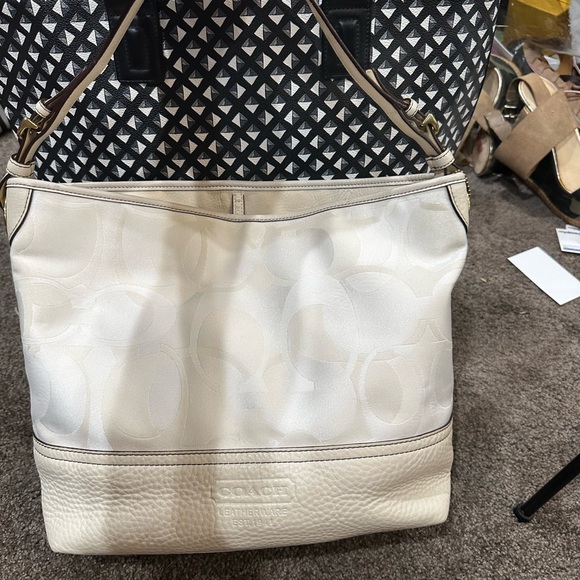 Coach Ivory and Beige Shoulder Bag - Picture 2 of 7